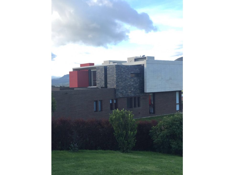 HERMOSA CASA CONJUNTO CASA DE CAMPO LA CALERA