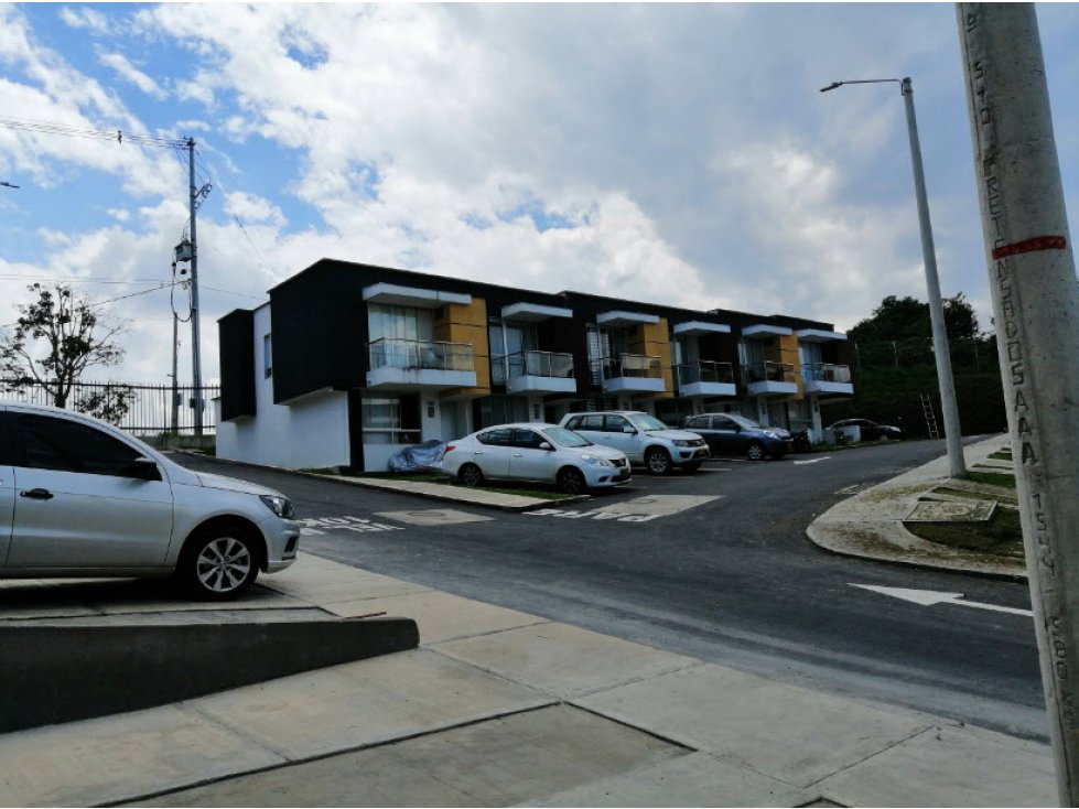 SE VENDE CASA EN MIRADOR DE LA PRADERA DOSQUEBRADAS