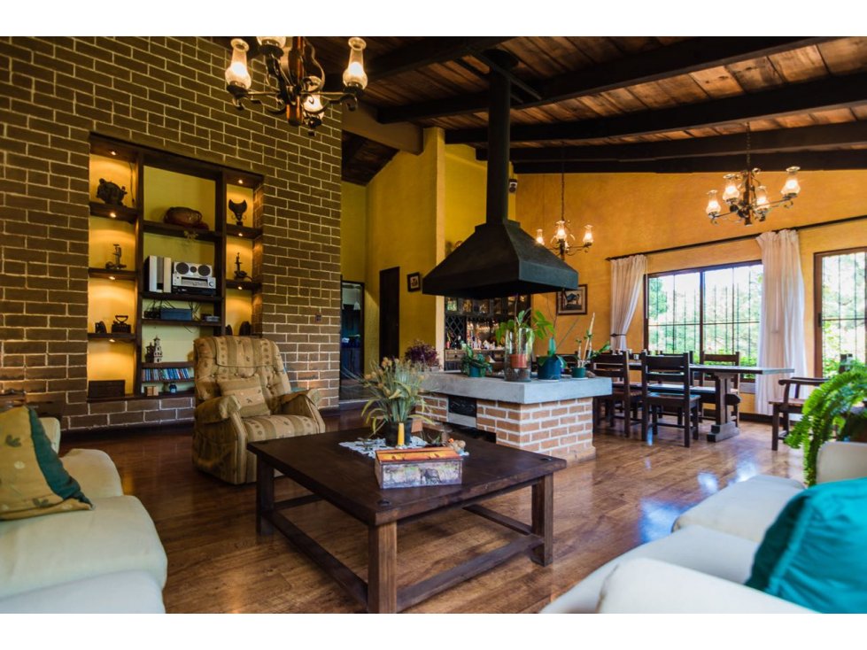 Casa tipo granja con terreno grande en venta a 15 minutos de Antigua