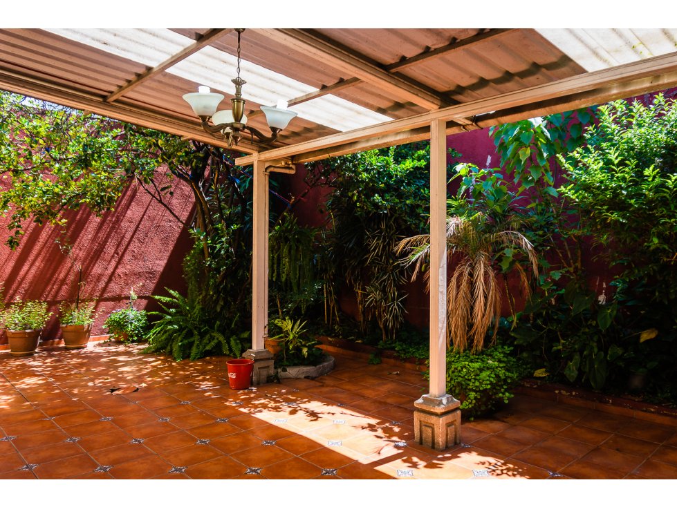 Casa amplia con terraza. Catalina, Villa Nueva.