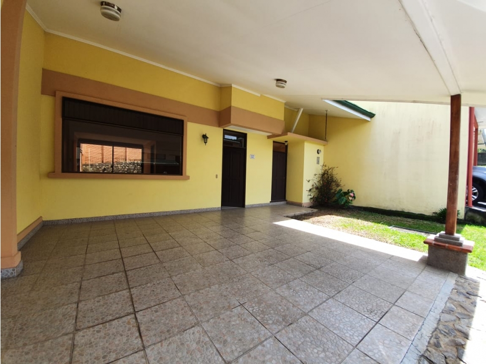 Venta de casa en Santa Ana precio de oportunidad 3 habitaciones US215,000 USD