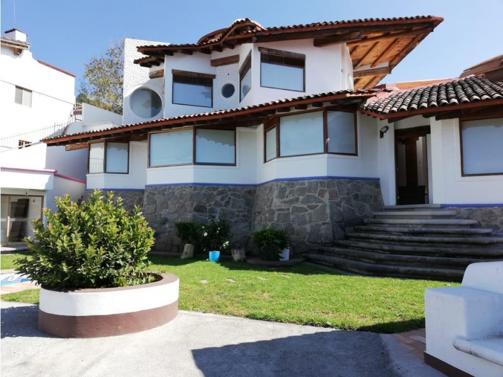 CASA EN VENTA EN VALLE DE BRAVO