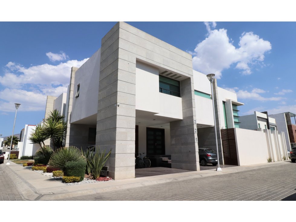 Magnifica residencia en la Zona Plateada en Pachuca. 565 m2.