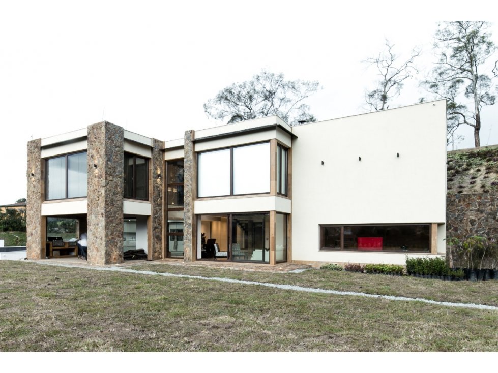 Venta Casa Campestre en el Alto de las Palmas 2.950.000.000 COP