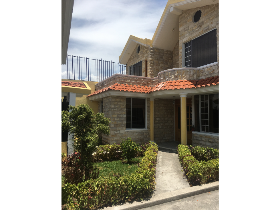 VENTA ESPECTACULAR CASA CAYAMBE US184,000 USD