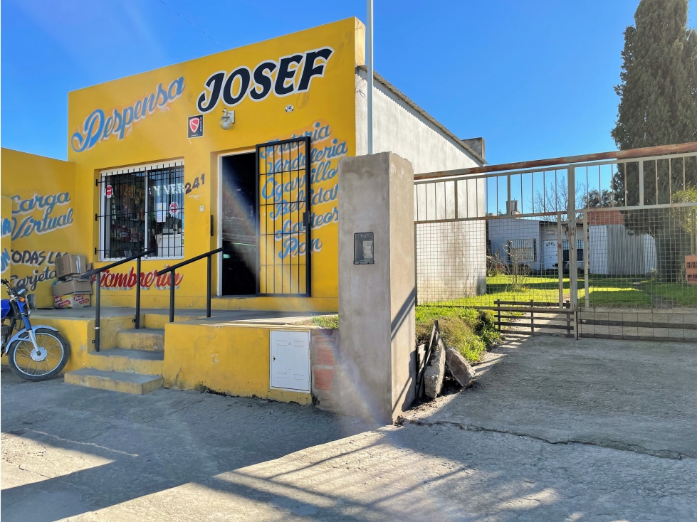CASA EN VENTA, LOCAL COMERCIAL Y PATIO VERDE. - US$45,000 USD