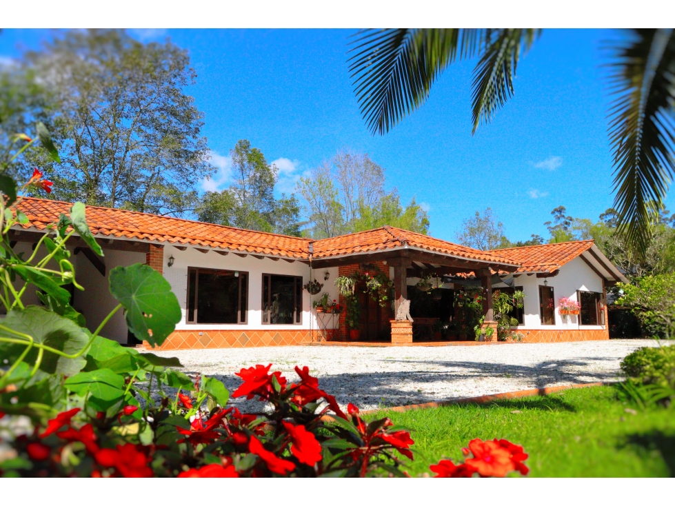 Venta de casa campestre en Llanogrande - $1.700.000.000 COP