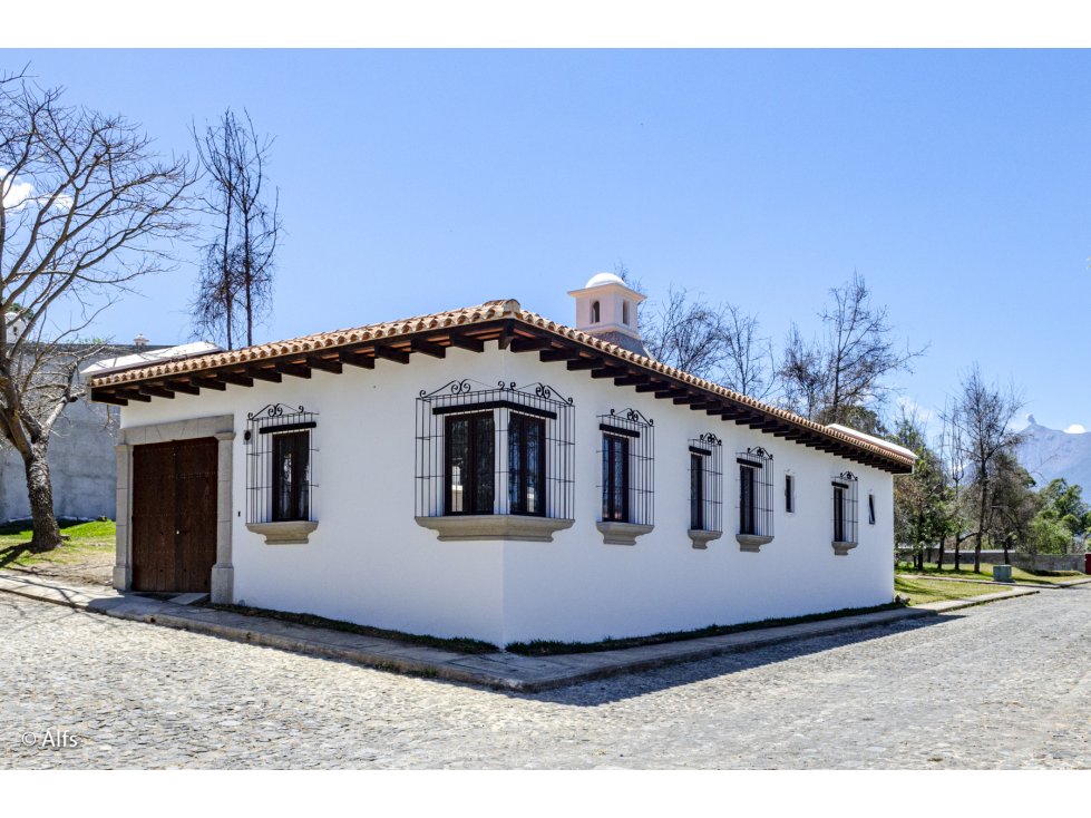 Vendo Casa en Antigua Guatemala / CASA EMILIANA US199,000 USD