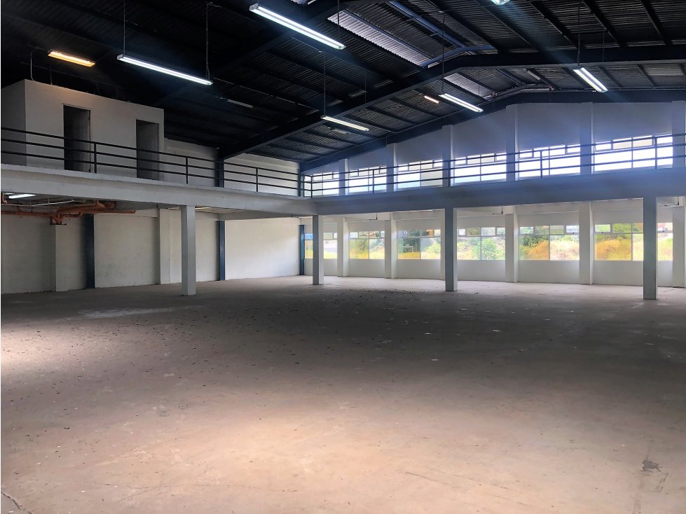 Bodega en alquiler/venta en zona industrial Pavas