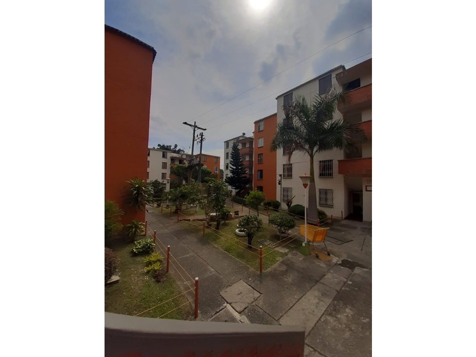 SE ARRIENDA APARTAMENTO EN CONJUNTO PRADOS DE ORIENTE CALI 720.000 COP