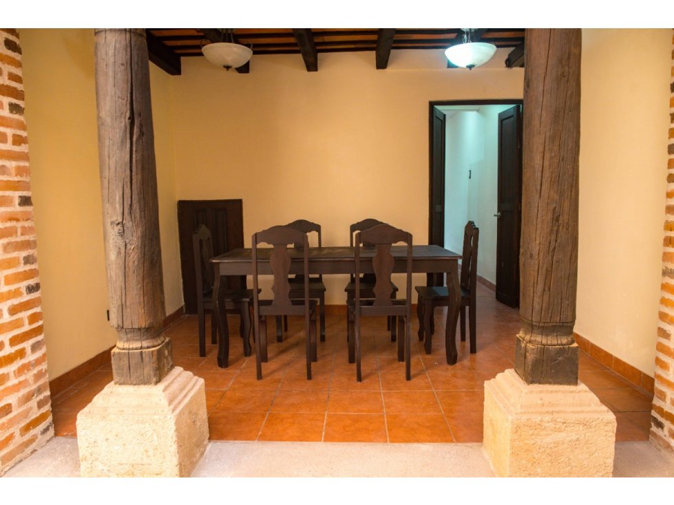 Casa grande de 3 niveles y 4 habitaciones en San Pedro el Panorama