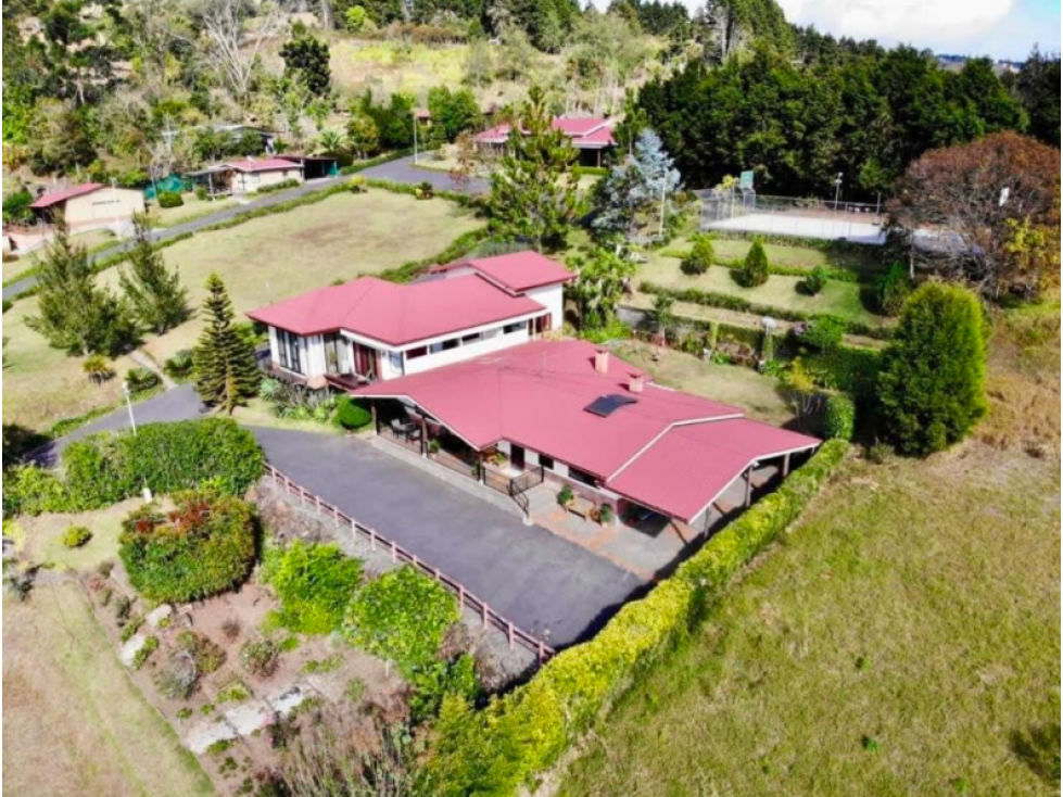 Se vende propiedad con 2 casas en La Angelina, Ochomogo, Cartago (AD