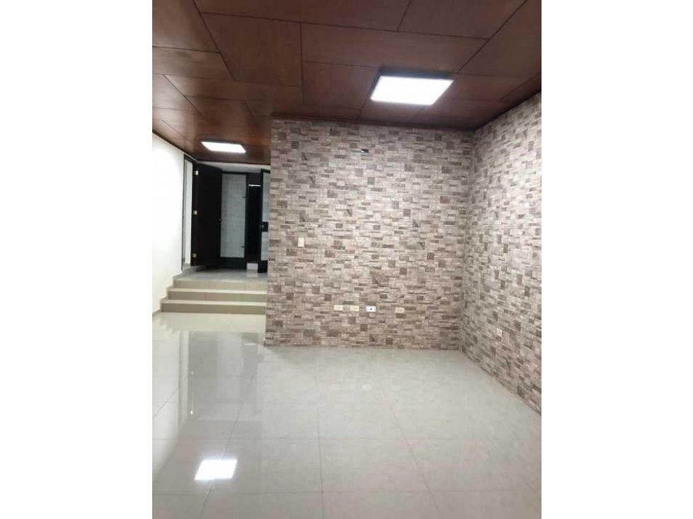 Alquilo casa remodelada en col. Escalón - 1