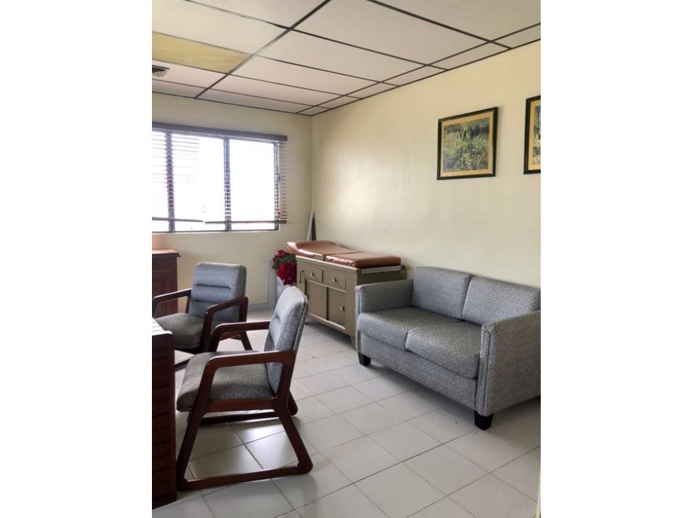 Alquilo espacio para consultorio u oficina - 2