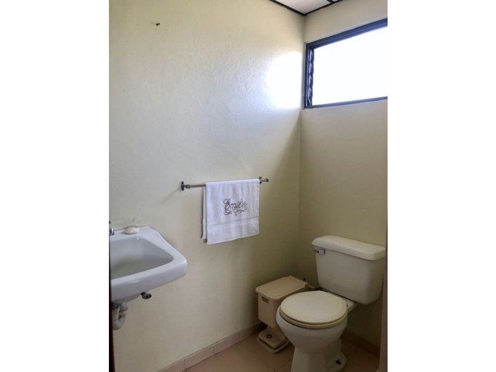 Alquilo espacio para consultorio u oficina - 5