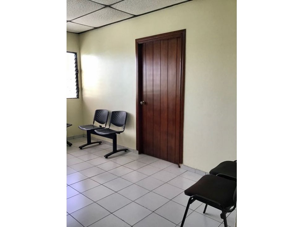 Alquilo espacio para consultorio u oficina - 6
