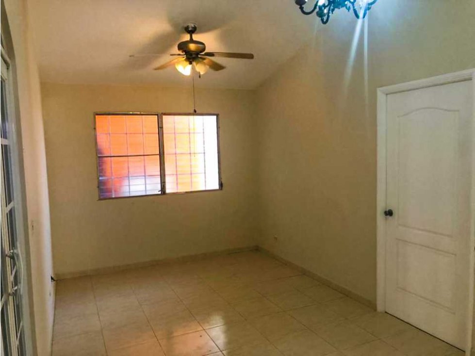 CASA EN QUINTAS DE GRATAMIRA 130m² 3R 2B 2P - 6