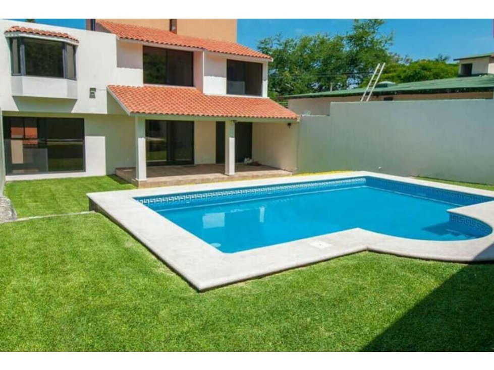 Casa sola en venta con alberca en lomas de Cuernavaca Morelos Casa sola en venta con alberca en lomas de Cuernavaca Morelos