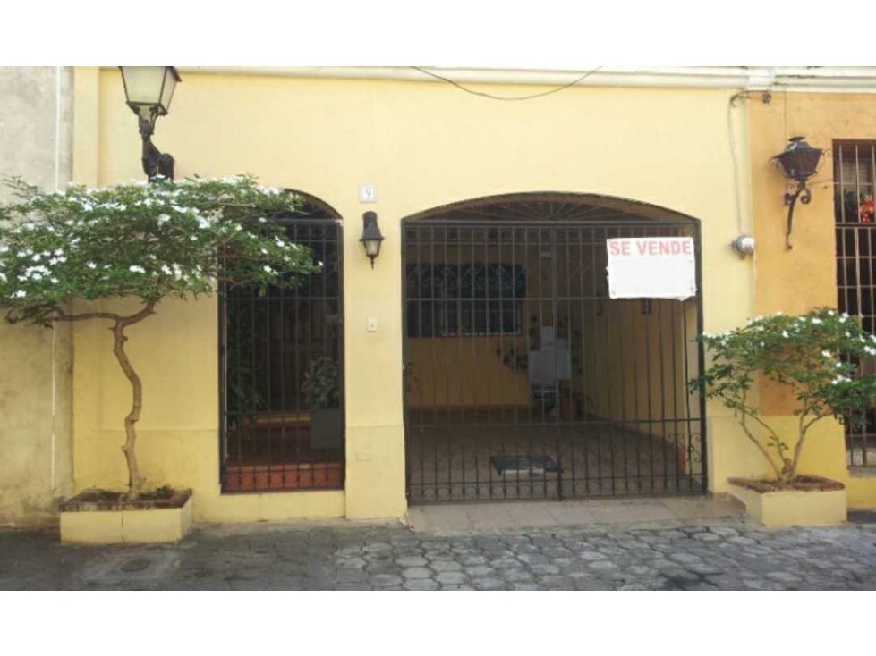 Casa Zona Colonial excelente ubicación - 1