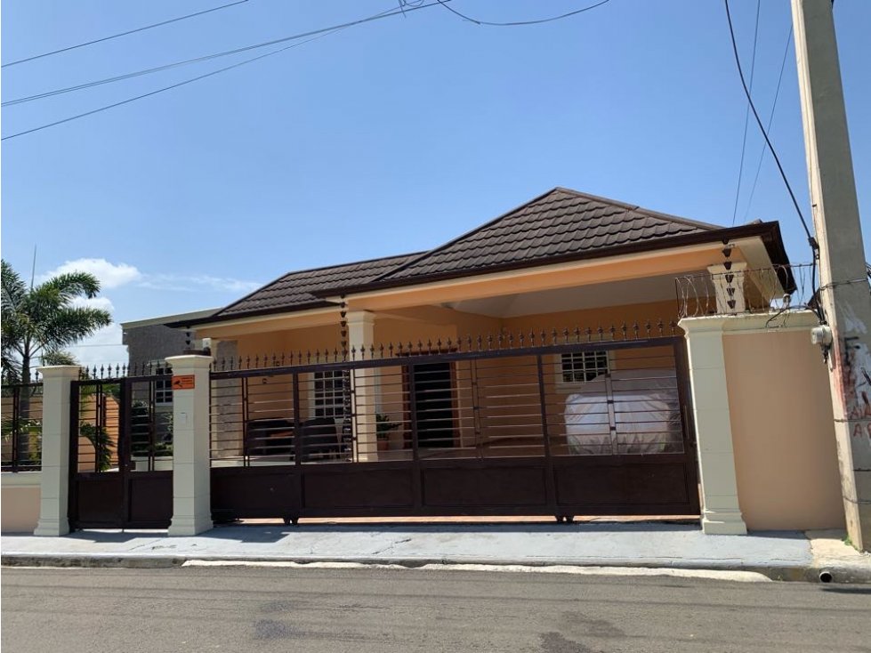 Casa de venta en Villa Olímpica, Hermosa y espaciosa - $8,500,000 DOP