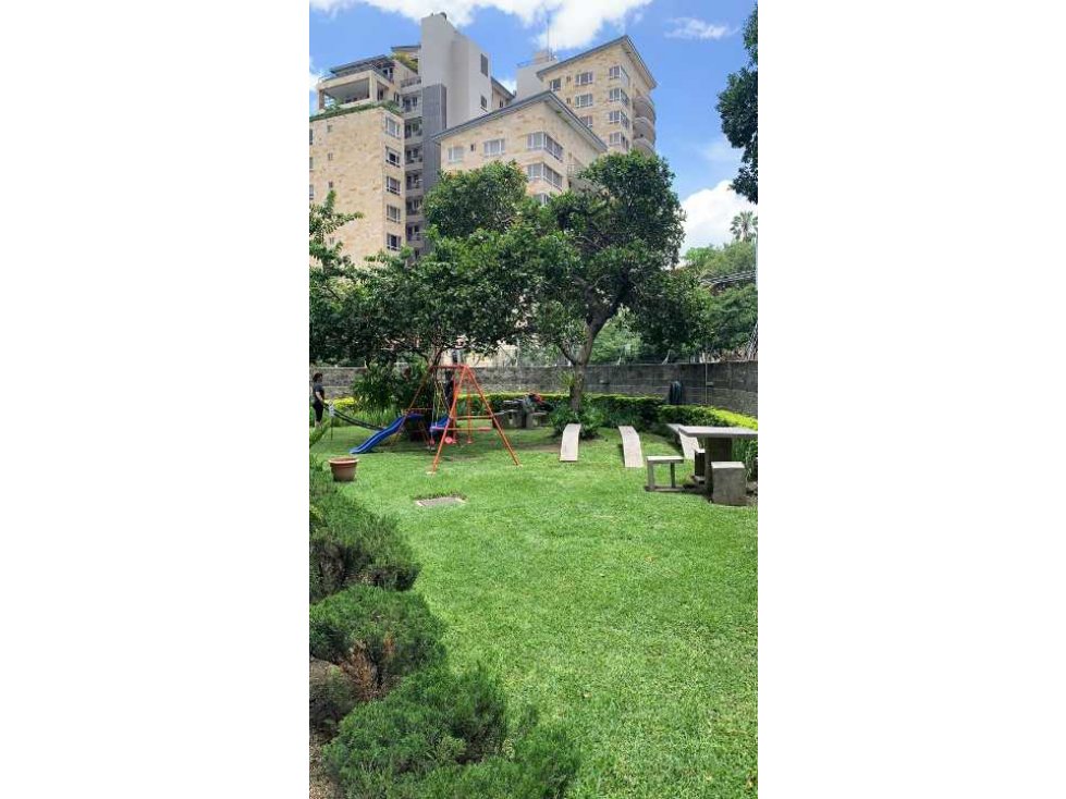 Se alquila amplio apartamento amueblado, San Benito - 1