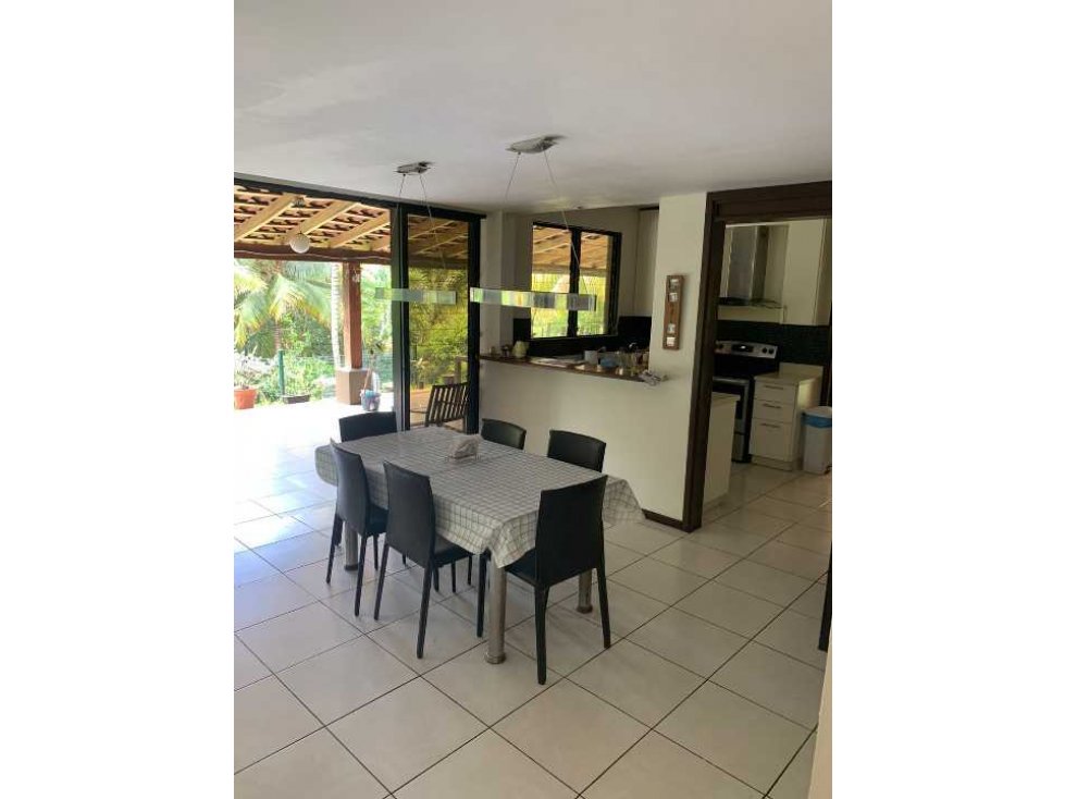 Venta de casa en residencial La Hacienda. - 2