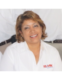Claudia Esther